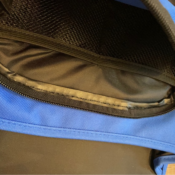 Everest Cross Body Canvas Bag - Picture 8 of 12